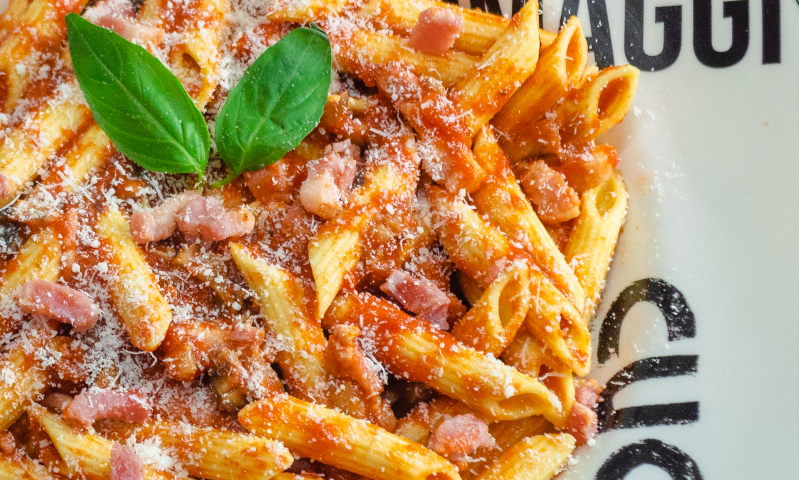 pâtes aux lardons du traiteur italien puteaux trattoriapiccino