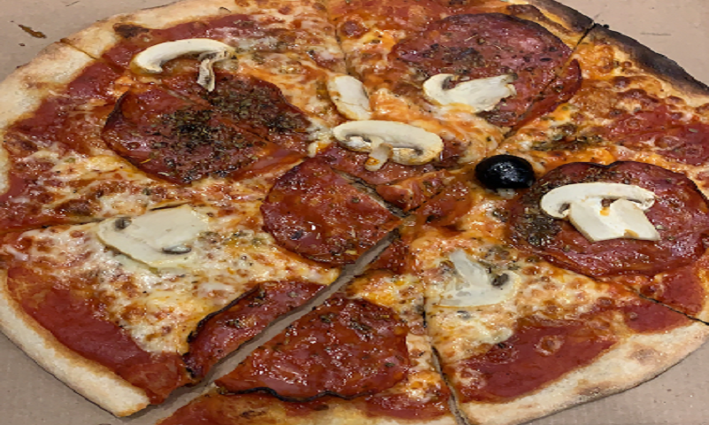 pizza aux chorizos du traiteur italien puteaux trattoriapiccino